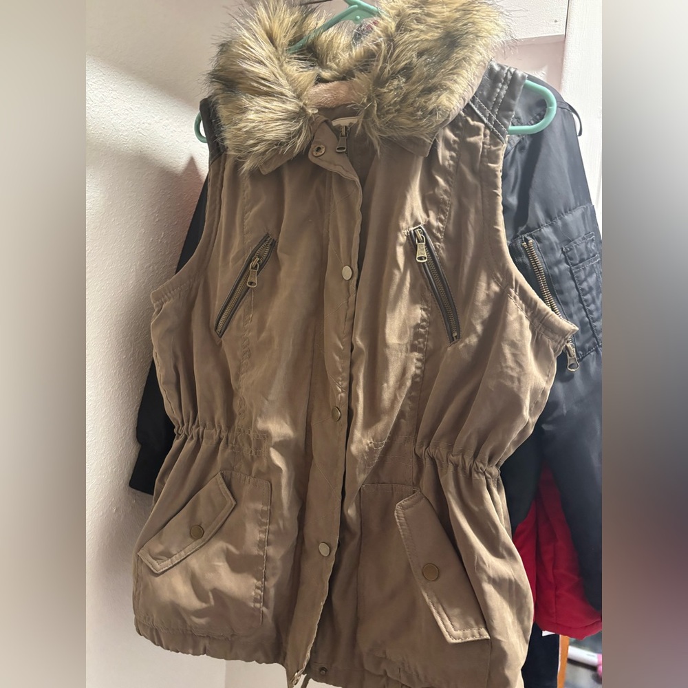 Snobbish vest